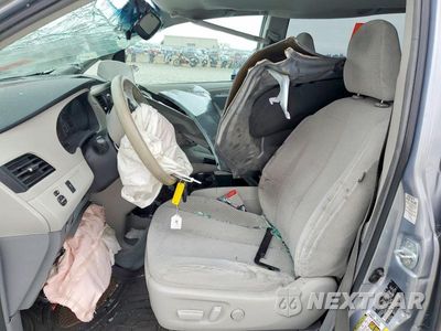Zdjęcie 7 z 13 samochodu: 2014 TOYOTA SIENNA LE VIN:5TDKK3DC4ES407932 - miniatura