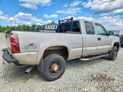 Trzecie zdjęcie samochodu z tyłu: 2005 CHEVROLET SILVERADO K2500 HEAVY DUTY VIN:1GCHK29U15E105512 - miniatura