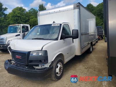 2022 GMC SAVANA CUT - BOX TRUCK 7GZ37TC74NN010059 - główne zdjęcie licytacji z USA - miniatura