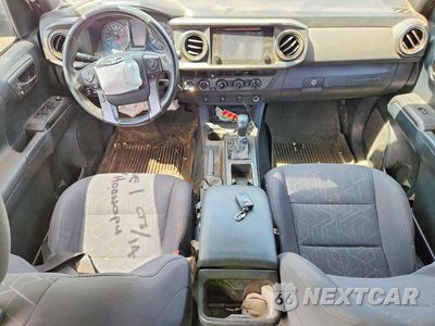 Zdjęcie 8 z 12 samochodu: 2017 TOYOTA TACOMA SR V6 VIN:3TMCZ5AN8HM048008 - miniatura