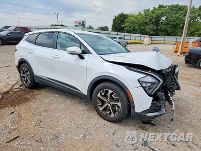 Czwarte zdjęcie samochodu z boku: 2023 KIA SPORTAGE EX VIN:5XYK33AF0PG110572 - miniatura