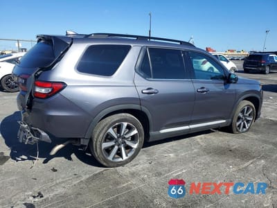Trzecie zdjęcie samochodu z tyłu: 2025 HONDA PILOT TOURING VIN:5FNYG1H77SB089303 - miniatura