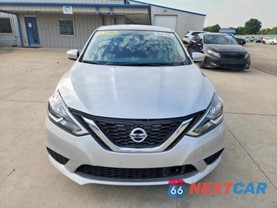 Piąte zdjęcie samochodu w środku: 2019 NISSAN SENTRA S VIN:3N1AB7AP2KY212736 - miniatura