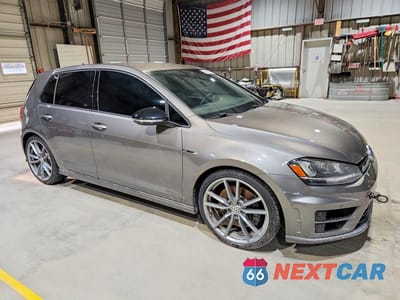 Czwarte zdjęcie samochodu z boku: 2017 VOLKSWAGEN GOLF R VIN:WVWVF7AU5HW176954 - miniatura