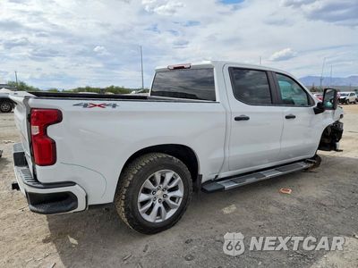Trzecie zdjęcie samochodu z tyłu: 2021 CHEVROLET SILVERADO K1500 CUSTOM VIN:3GCUYBEFXMG375818 - miniatura