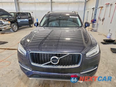 Piąte zdjęcie samochodu w środku: 2017 VOLVO XC90 T6 VIN:YV4A22PK2H1177847 - miniatura