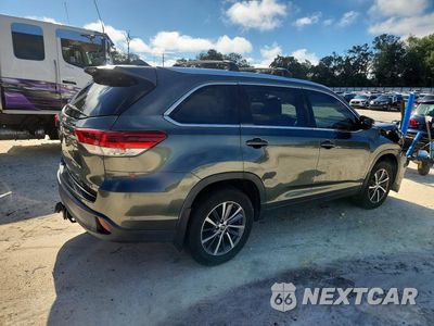 Trzecie zdjęcie samochodu z tyłu: 2018 TOYOTA HIGHLANDER XLE VIN:5TDJZRFH0JS886962 - miniatura