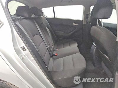 Zdjęcie 10 z 12 samochodu: 2017 KIA FORTE5 LX VIN:KNAFK5A85H5676509 - miniatura