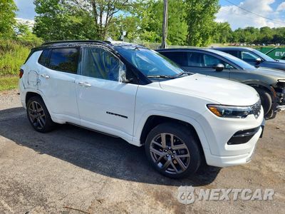 Czwarte zdjęcie samochodu z boku: 2025 JEEP COMPASS LIMITED VIN:3C4NJDCN4ST569134 - miniatura