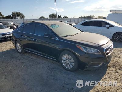 Czwarte zdjęcie samochodu z boku: 2016 HYUNDAI SONATA HYBRID SE VIN:KMHE24L16GA013427 - miniatura
