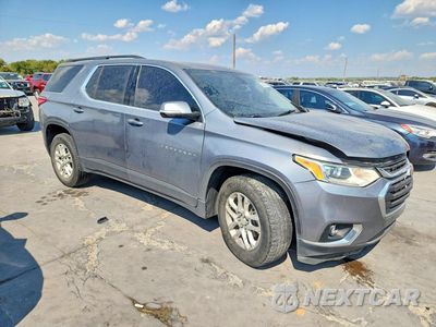 Czwarte zdjęcie samochodu z boku: 2019 CHEVROLET TRAVERSE LT VIN:1GNERGKWXKJ287969 - miniatura