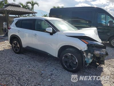 Czwarte zdjęcie samochodu z boku: 2025 NISSAN ROGUE SV VIN:5N1BT3BB8SC783260 - miniatura