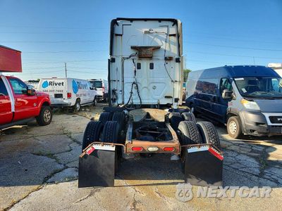 Zdjęcie 6 z 13 samochodu: 2012 FREIGHTLINER CASCADIA SEMI TRUCK VIN:1FUJGLBG7CLBR7775 - miniatura