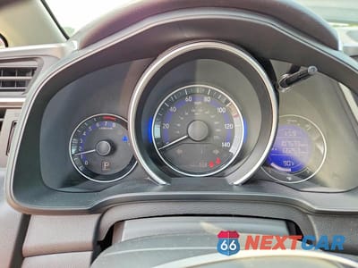 Zdjęcie 9 z 12 samochodu: 2015 HONDA FIT LX VIN:3HGGK5H54FM738588 - miniatura
