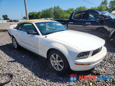 Czwarte zdjęcie samochodu z boku: 2007 FORD MUSTANG VIN:1ZVFT84N875270111 - miniatura