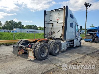 Trzecie zdjęcie samochodu z tyłu: 2020 VOLVO VNL SEMI TRUCK VIN:4V4NC9EH1LN228195 - miniatura