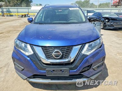 Piąte zdjęcie samochodu w środku: 2018 NISSAN ROGUE SV VIN:KNMAT2MT7JP508681 - miniatura