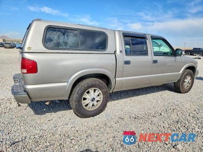 Trzecie zdjęcie samochodu z tyłu: 2002 GMC SONOMA VIN:1GTDT13W22K195220 - miniatura