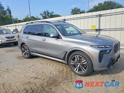 Czwarte zdjęcie samochodu z boku: 2023 BMW X7 XDRIVE40I VIN:5UX23EM04P9R40684 - miniatura