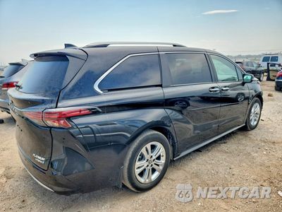 Trzecie zdjęcie samochodu z tyłu: 2023 TOYOTA SIENNA PLATINUM 7-PASSENGER VIN:5TDESKFC7PS101296 - miniatura