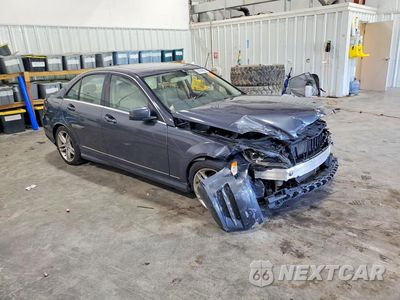 Czwarte zdjęcie samochodu z boku: 2014 MERCEDES-BENZ C 300 4MATIC VIN:WDDGF8AB3ER317291 - miniatura