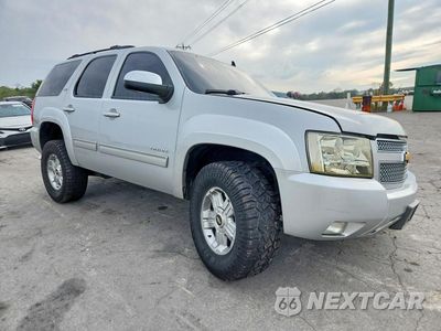 Czwarte zdjęcie samochodu z boku: 2013 CHEVROLET TAHOE K1500 LT VIN:1GNSKBE00DR276453 - miniatura