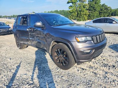Czwarte zdjęcie samochodu z boku: 2019 JEEP GRAND CHEROKEE LAREDO VIN:1C4RJEAG5KC614895 - miniatura