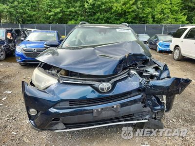 Piąte zdjęcie samochodu w środku: 2018 TOYOTA RAV4 XLE VIN:JTMRFREV7JJ254380 - miniatura