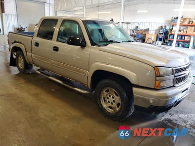 Czwarte zdjęcie samochodu z boku: 2007 CHEVROLET SILVERADO K1500 CLASSIC CREW CAB VIN:2GCEK13Z271166034 - miniatura