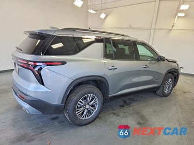 Trzecie zdjęcie samochodu z tyłu: 2026 CHEVROLET TRAVERSE VIN:1GNEVGKS8TJ392326 - miniatura