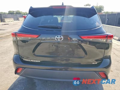 Zdjęcie 6 z 13 samochodu: 2021 TOYOTA HIGHLANDER XLE VIN:5TDGZRAH9MS039539 - miniatura