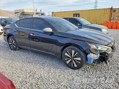 Czwarte zdjęcie samochodu z boku: 2021 NISSAN ALTIMA SV VIN:1N4BL4DV4MN348279 - miniatura
