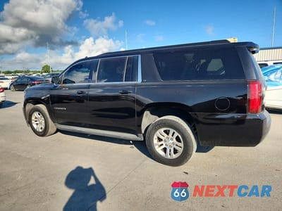 Drugie zdjęcie samochodu z przodu: 2019 CHEVROLET SUBURBAN K1500 LT VIN:1GNSKHKC5KR122738 - miniatura