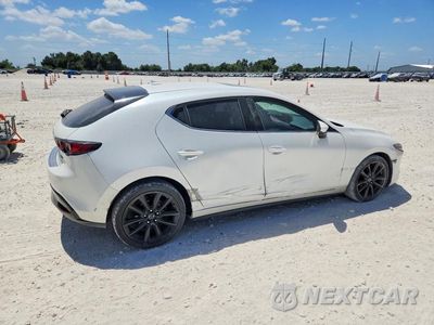 Trzecie zdjęcie samochodu z tyłu: 2020 MAZDA 3 PREMIUM VIN:JM1BPBNM4L1149280 - miniatura