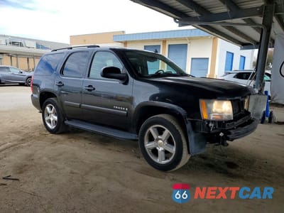 Czwarte zdjęcie samochodu z boku: 2007 CHEVROLET TAHOE C1500 VIN:1GNFC13J07J339381 - miniatura