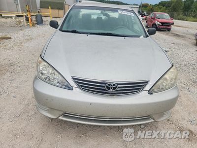 Piąte zdjęcie samochodu w środku: 2005 TOYOTA CAMRY STANDARD VIN:4T1BE32K65U020906 - miniatura