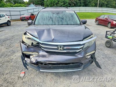 Piąte zdjęcie samochodu w środku: 2017 HONDA PILOT TOURING VIN:5FNYF5H92HB008387 - miniatura