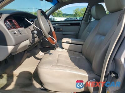Zdjęcie 7 z 12 samochodu: 2011 LINCOLN TOWN CAR SIGNATURE LIMITED VIN:2LNBL8CV9BX759123 - miniatura