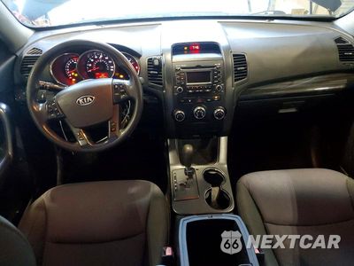 Zdjęcie 8 z 13 samochodu: 2012 KIA SORENTO LX VIN:5XYKT3A18CG226097 - miniatura