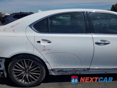 Zdjęcie 10 z 13 samochodu: 2013 LEXUS LS 460 VIN:JTHBL5EF4D5121129 - miniatura