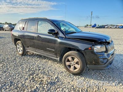 Czwarte zdjęcie samochodu z boku: 2017 JEEP COMPASS LATITUDE VIN:1C4NJCEA3HD117503 - miniatura