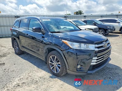 Czwarte zdjęcie samochodu z boku: 2018 TOYOTA HIGHLANDER XLE VIN:5TDJZRFH7JS531609 - miniatura
