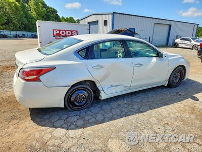Trzecie zdjęcie samochodu z tyłu: 2015 NISSAN ALTIMA 2.5 S VIN:1N4AL3AP6FN342174 - miniatura