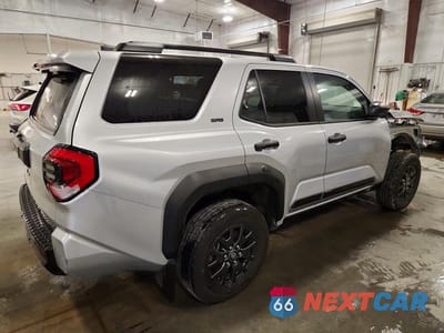 Trzecie zdjęcie samochodu z tyłu: 2025 TOYOTA 4RUNNER SR5 VIN:JTEVA5BR0S5012873 - miniatura