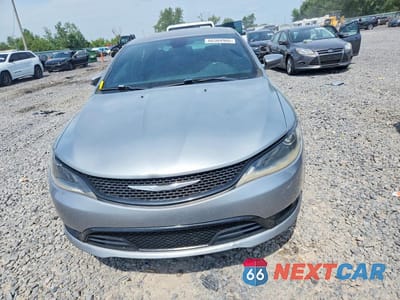 Piąte zdjęcie samochodu w środku: 2015 CHRYSLER 200 S VIN:1C3CCCDG0FN627858 - miniatura