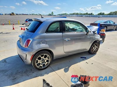 Trzecie zdjęcie samochodu z tyłu: 2018 FIAT 500 POP VIN:3C3CFFKH3JT471957 - miniatura