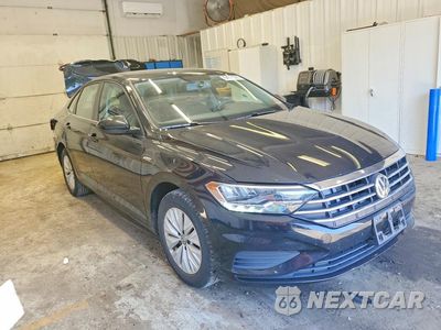 Czwarte zdjęcie samochodu z boku: 2019 VOLKSWAGEN JETTA S VIN:3VWC57BU3KM082052 - miniatura