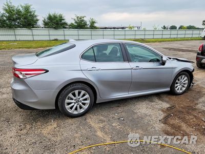 Trzecie zdjęcie samochodu z tyłu: 2019 TOYOTA CAMRY LE VIN:4T1B11HK4KU839173 - miniatura