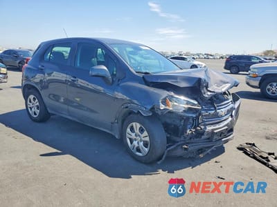 Czwarte zdjęcie samochodu z boku: 2016 CHEVROLET TRAX LS VIN:3GNCJKSB1GL149462 - miniatura