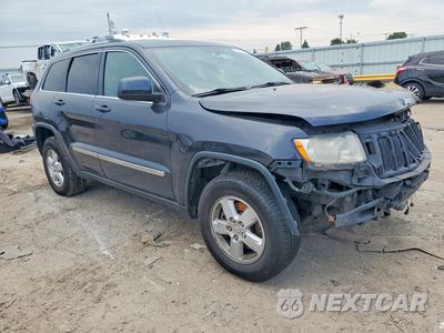 Czwarte zdjęcie samochodu z boku: 2013 JEEP GRAND CHEROKEE LAREDO VIN:1C4RJFAG3DC641828 - miniatura